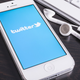 Ilustración para el artículo titulado Twitter elimina el límite de caracteres para los mensajes directos